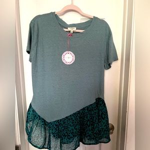 Umgee ladies size Small tunic top